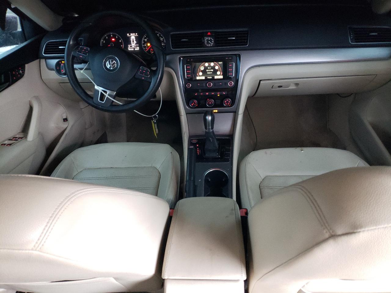 2015 Volkswagen Passat - Image 8