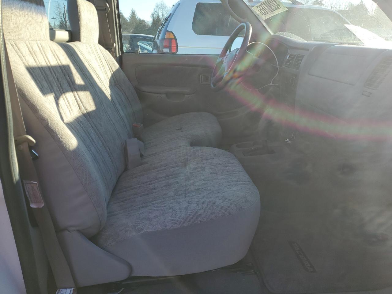 2004 Toyota Tacoma - Image 10