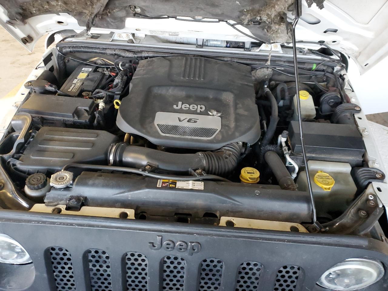2014 Jeep Wrangler - Image 12