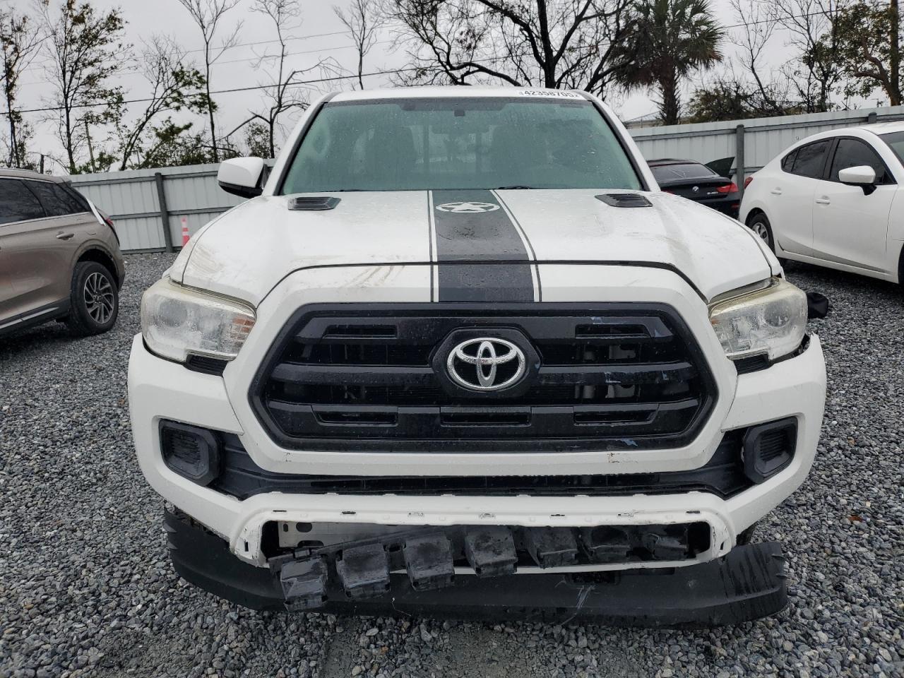 2016 Toyota Tacoma - Image 5