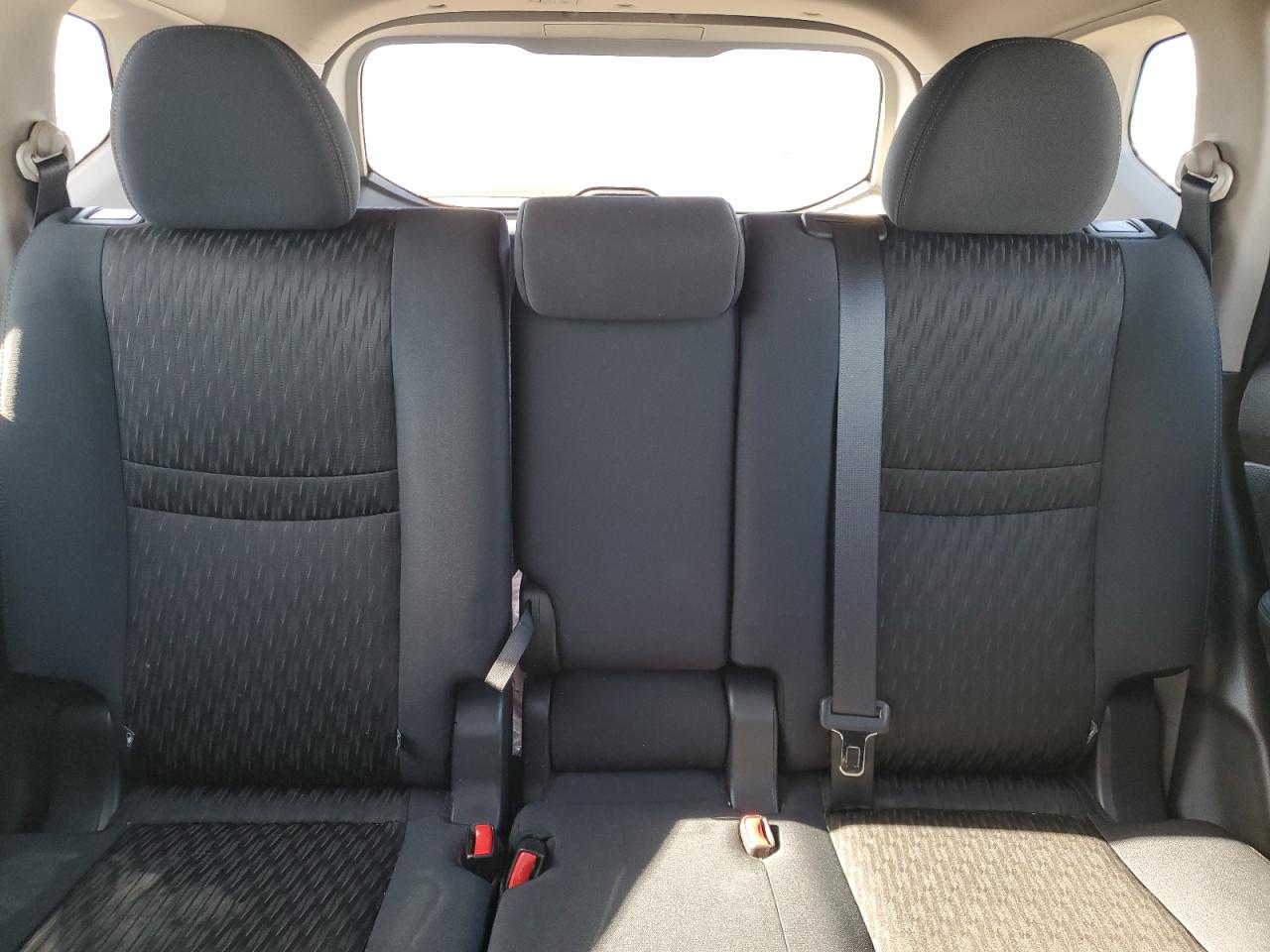 2017 Nissan Rogue - Image 10