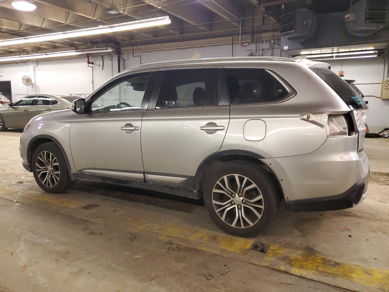 2018 Mitsubishi Outlander - Image 2