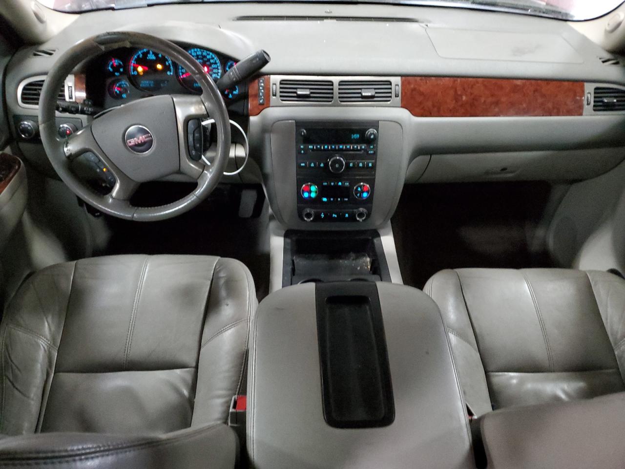 2010 GMC Yukon - Image 8