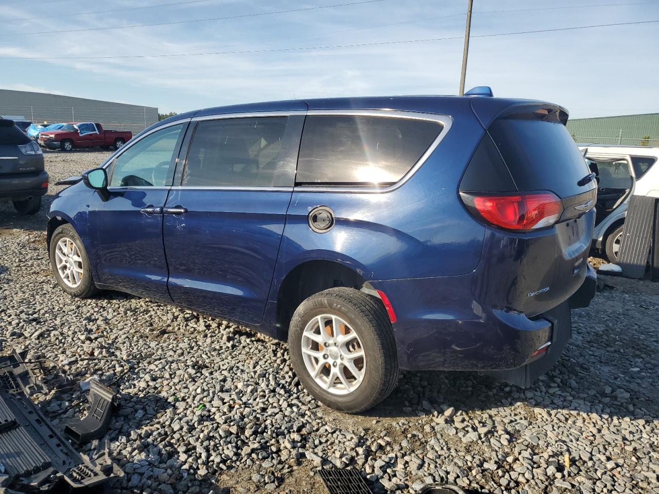 2017 Chrysler Pacifica - Image 2