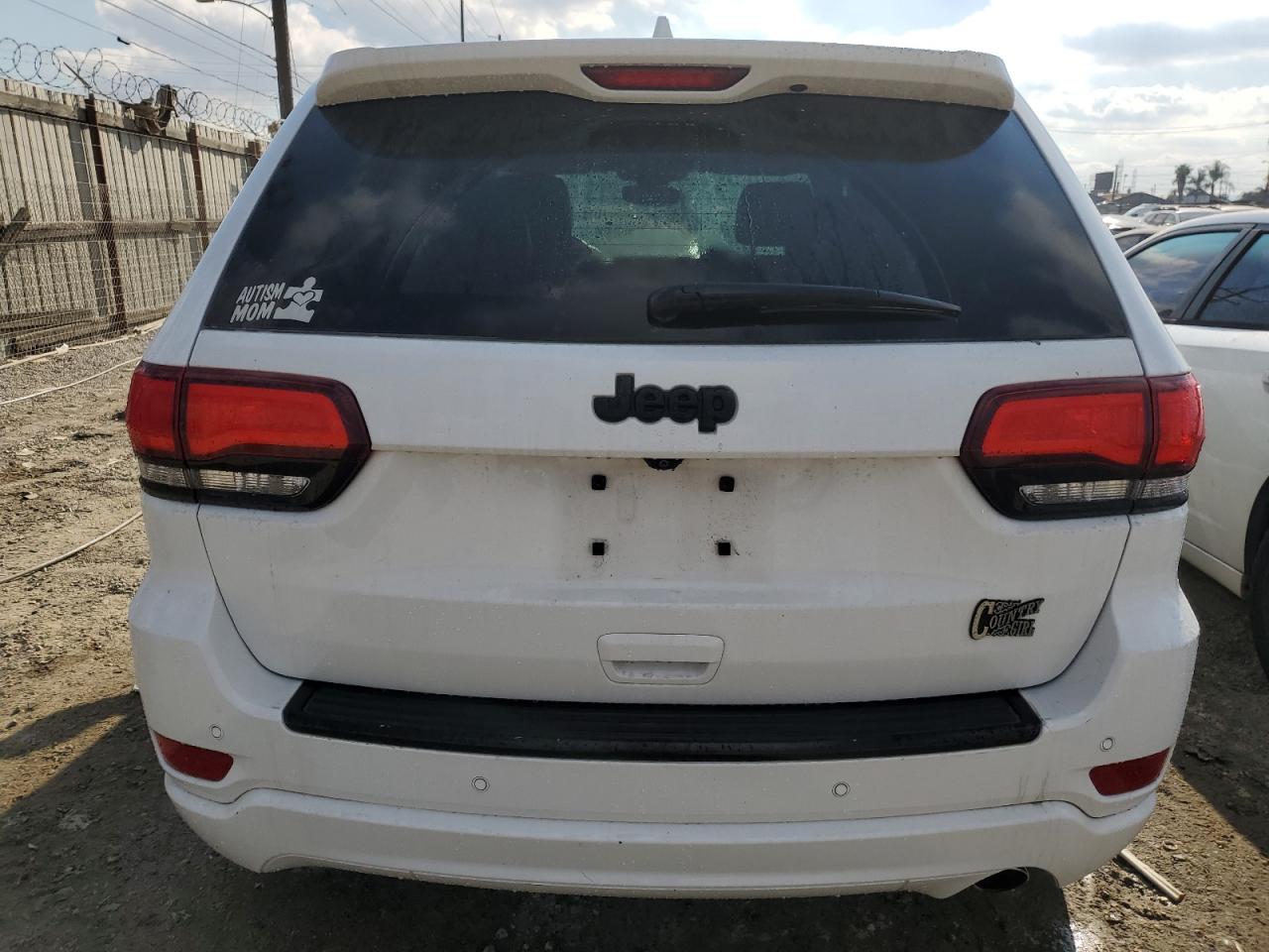 2017 Jeep Grand Cherokee - Image 6