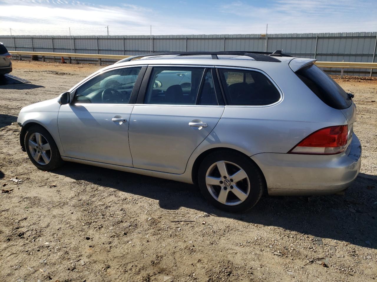 2009 Volkswagen Jetta - Image 2