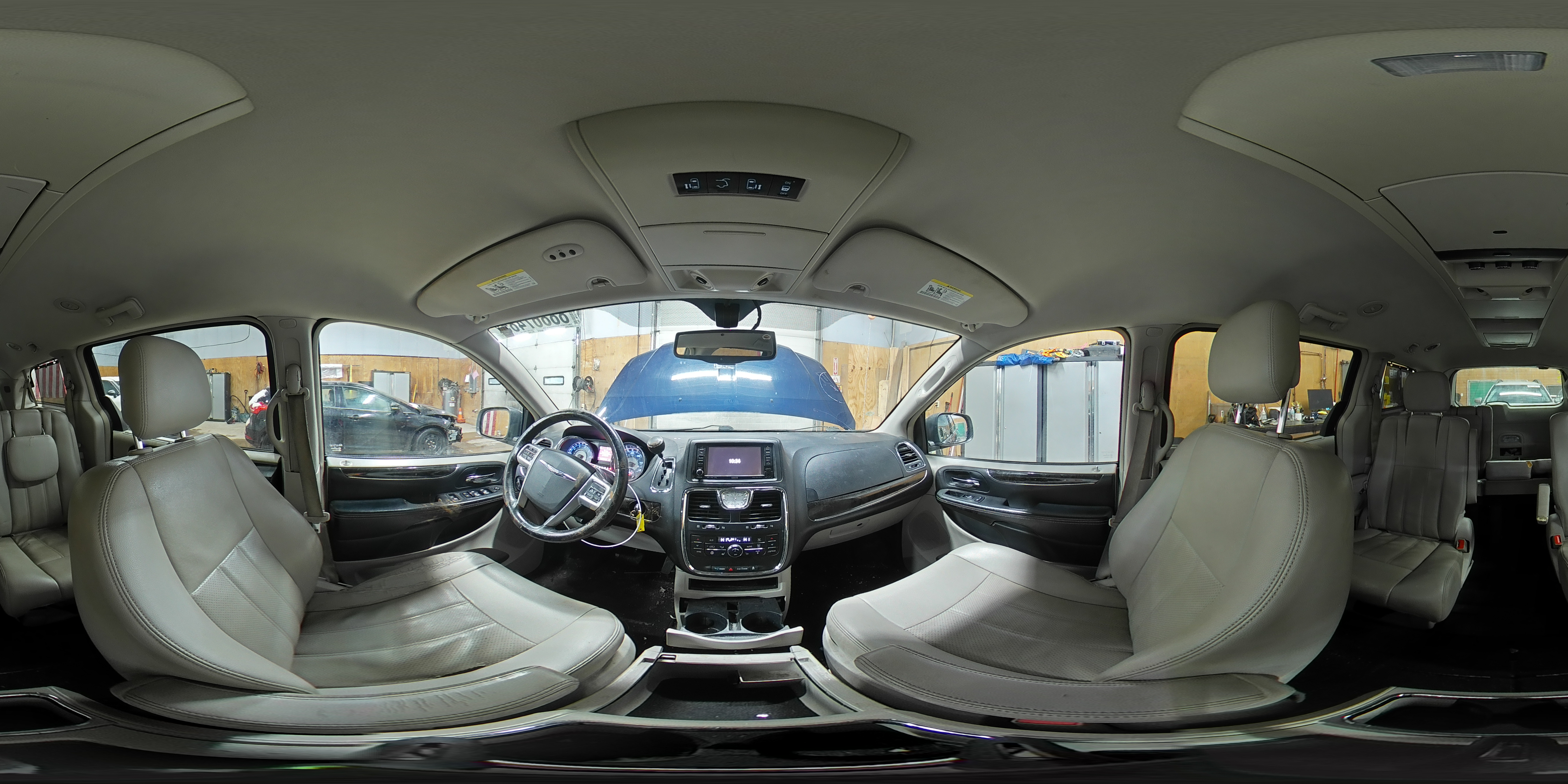 2013 Chrysler Town & Country - Image 14