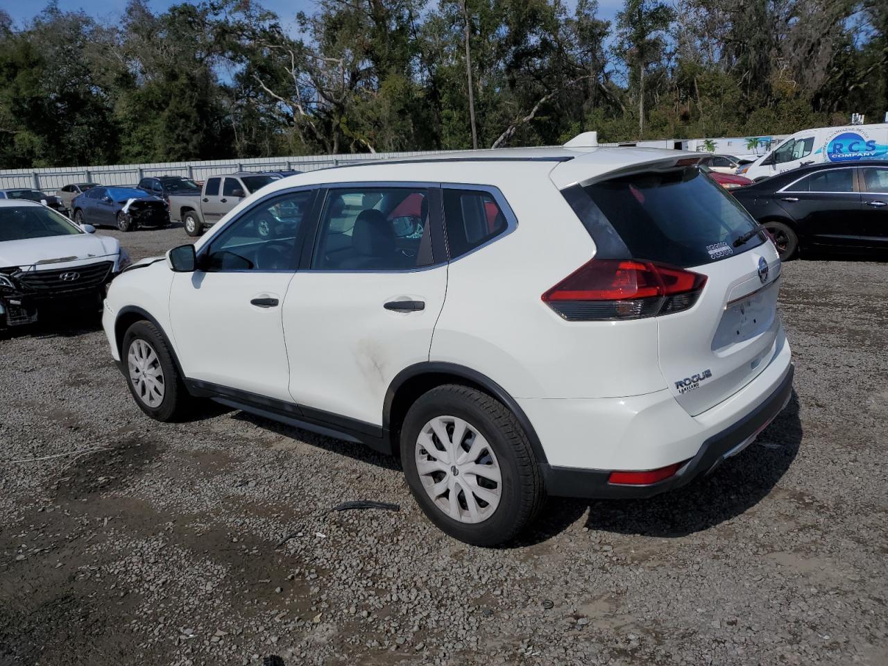 2018 Nissan Rogue - Image 2