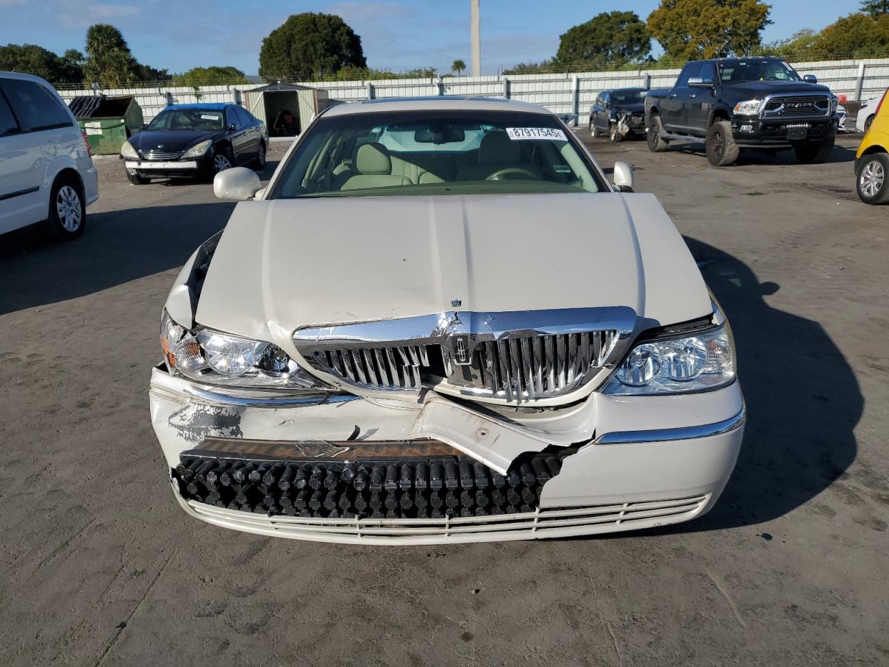 2007 Lincoln Town Car - Image 5