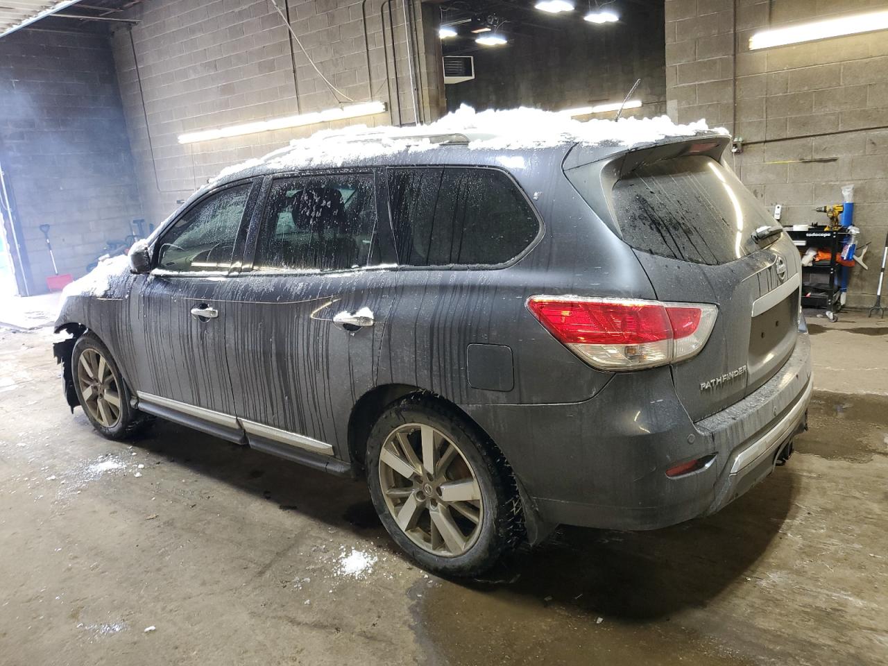 2014 Nissan Pathfinder - Image 2