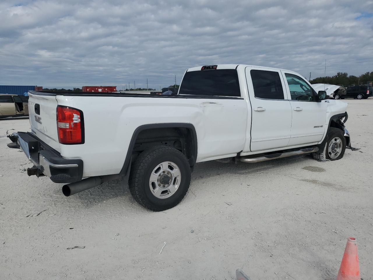 2017 GMC Sierra - Image 3