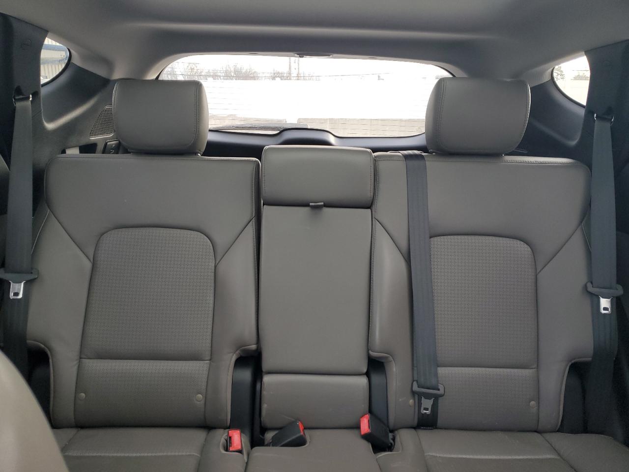 2013 Hyundai Santa Fe - Image 10