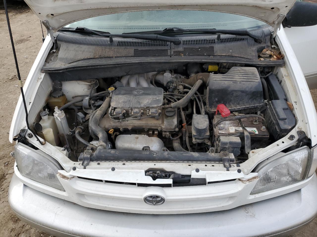 2000 Toyota Sienna - Image 12