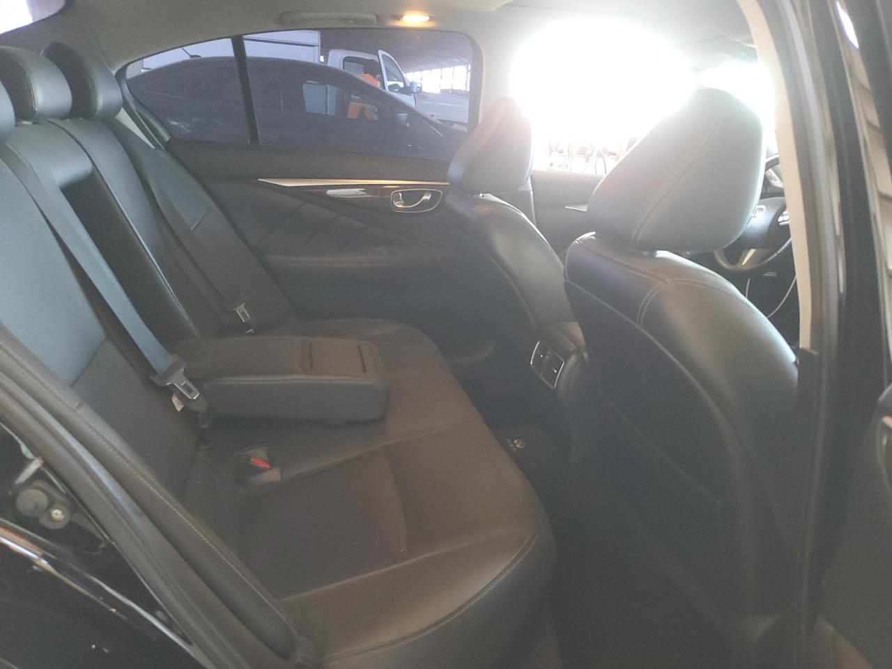 2015 Infiniti Q50 - Image 10