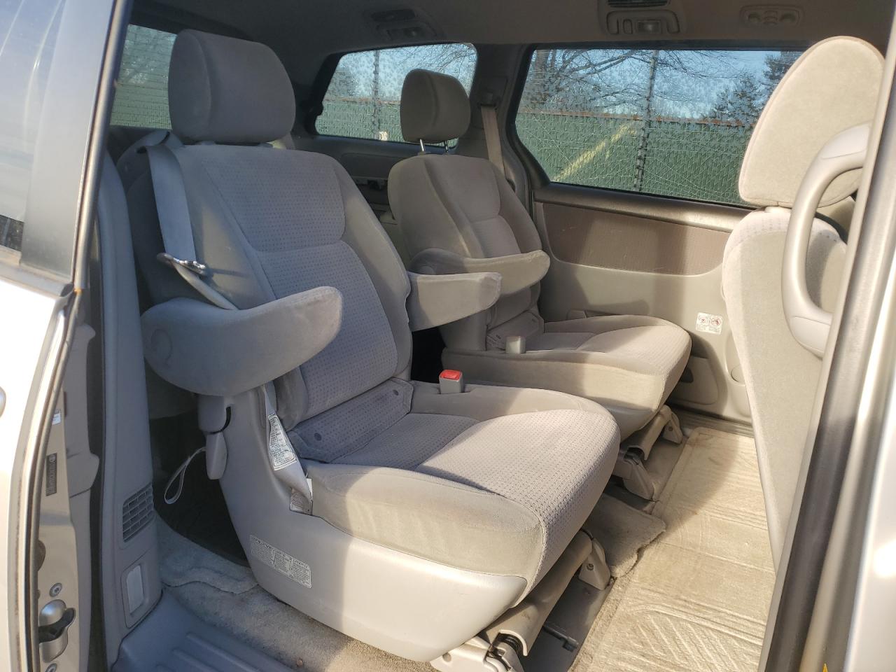 2006 Toyota Sienna - Image 12