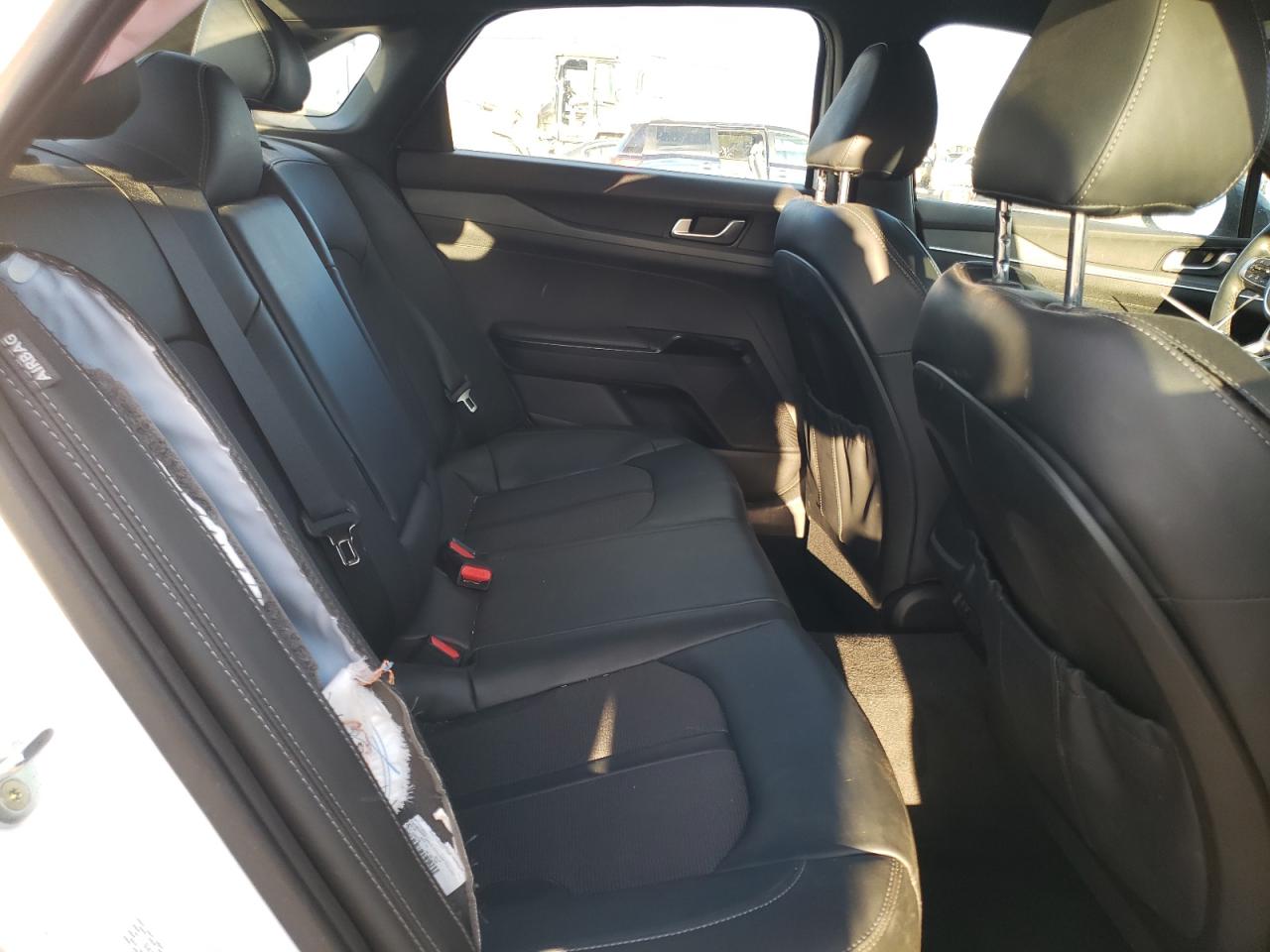 2023 Kia K5 - Image 10