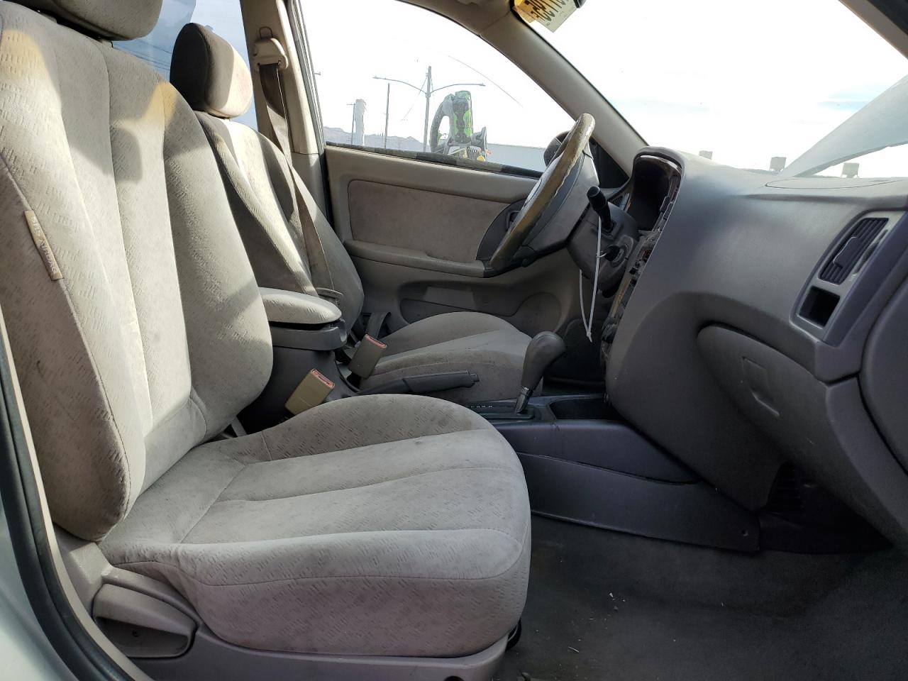 2004 Hyundai Elantra - Image 7