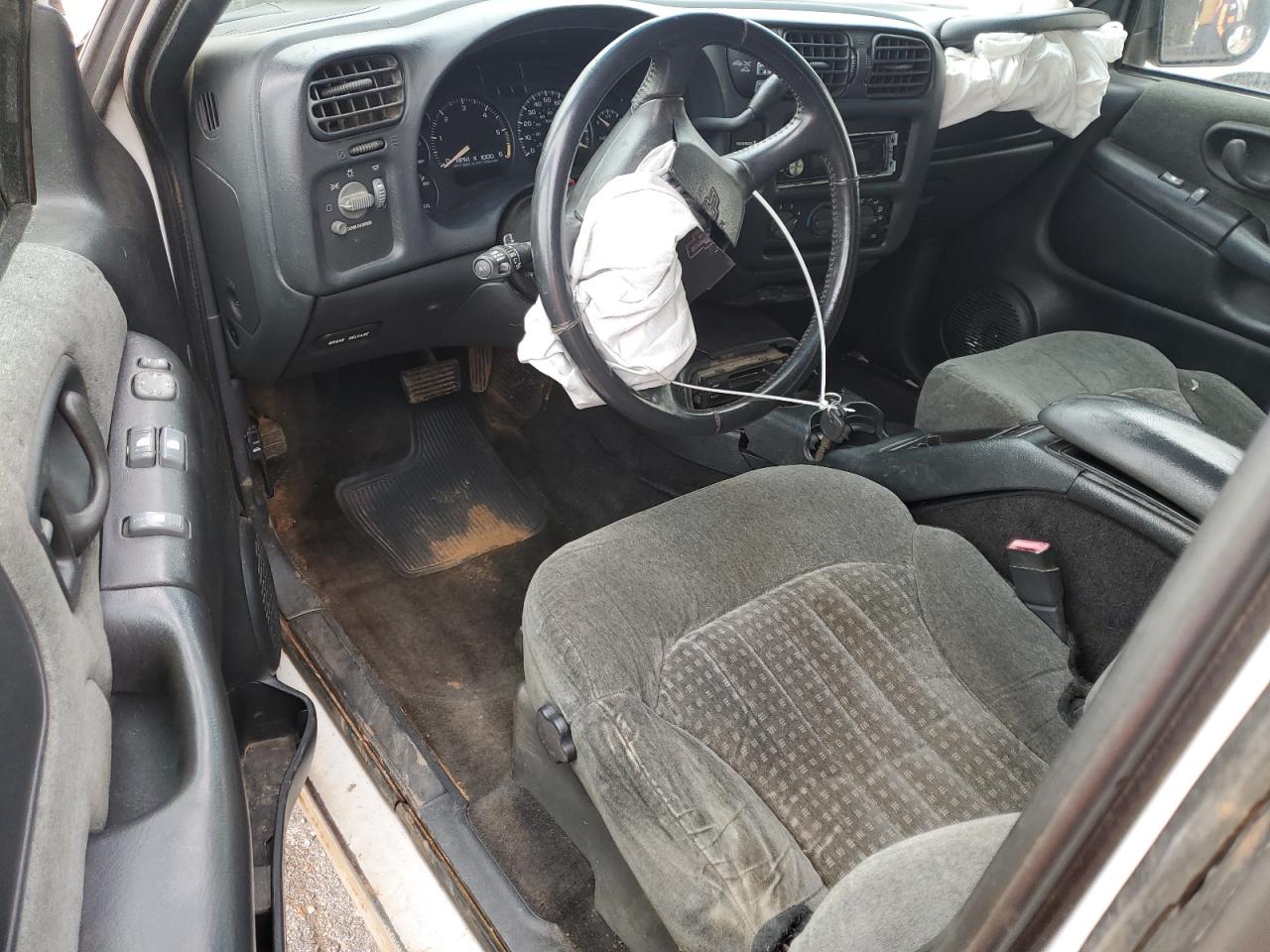 2002 Chevrolet S-10 Pickup - Image 8