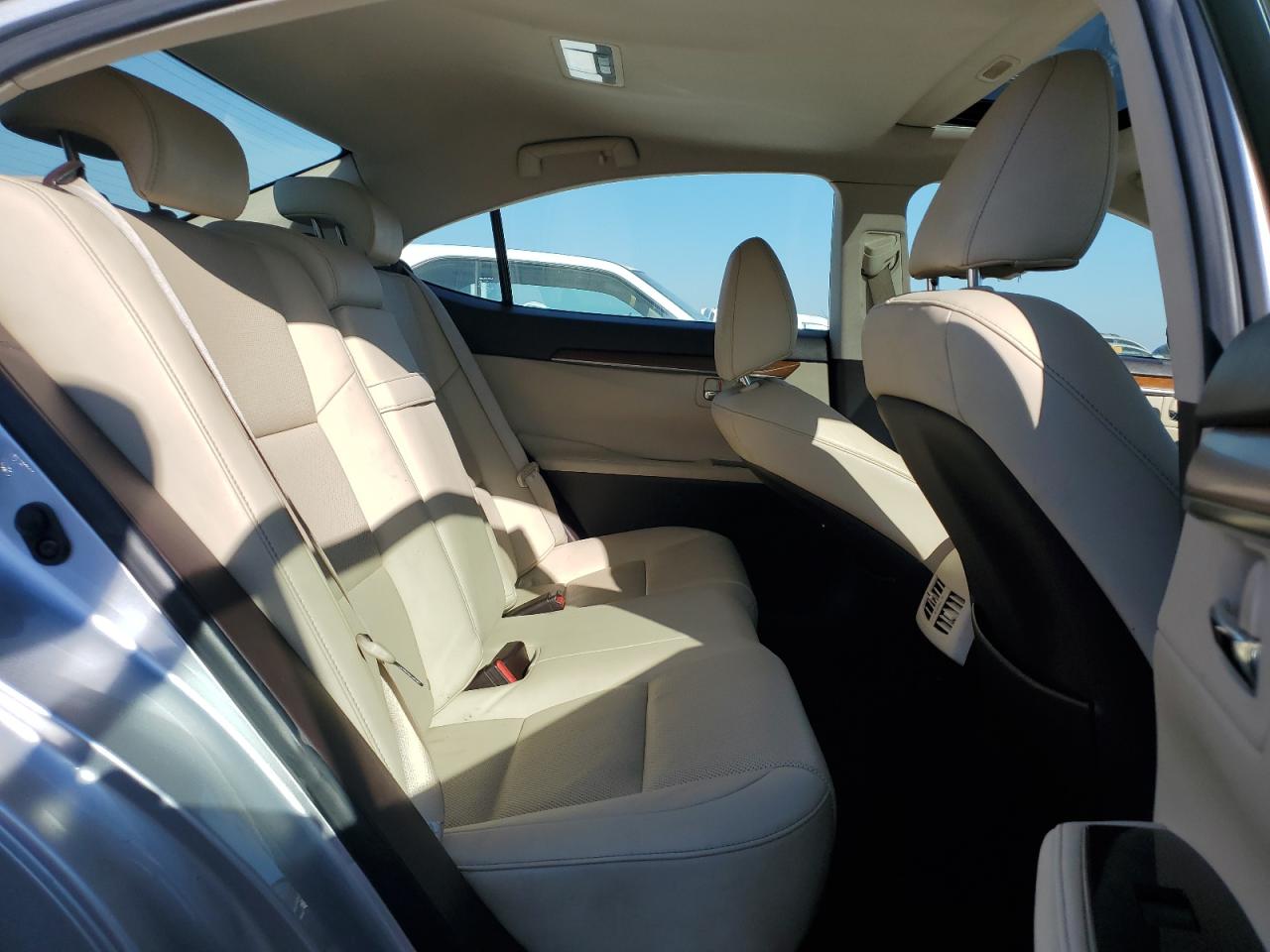 2016 Lexus ES - Image 10