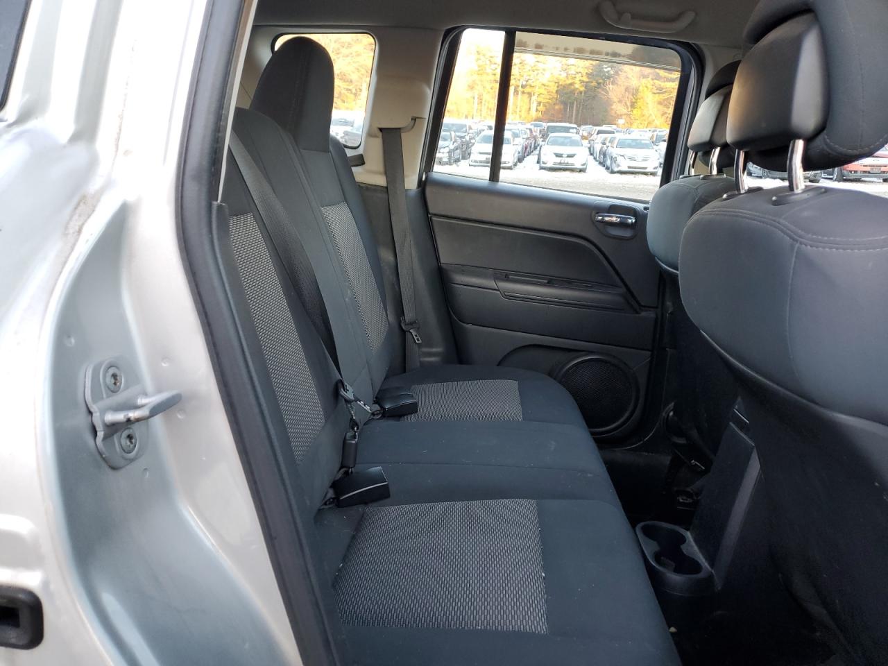 2010 Jeep Compass - Image 11