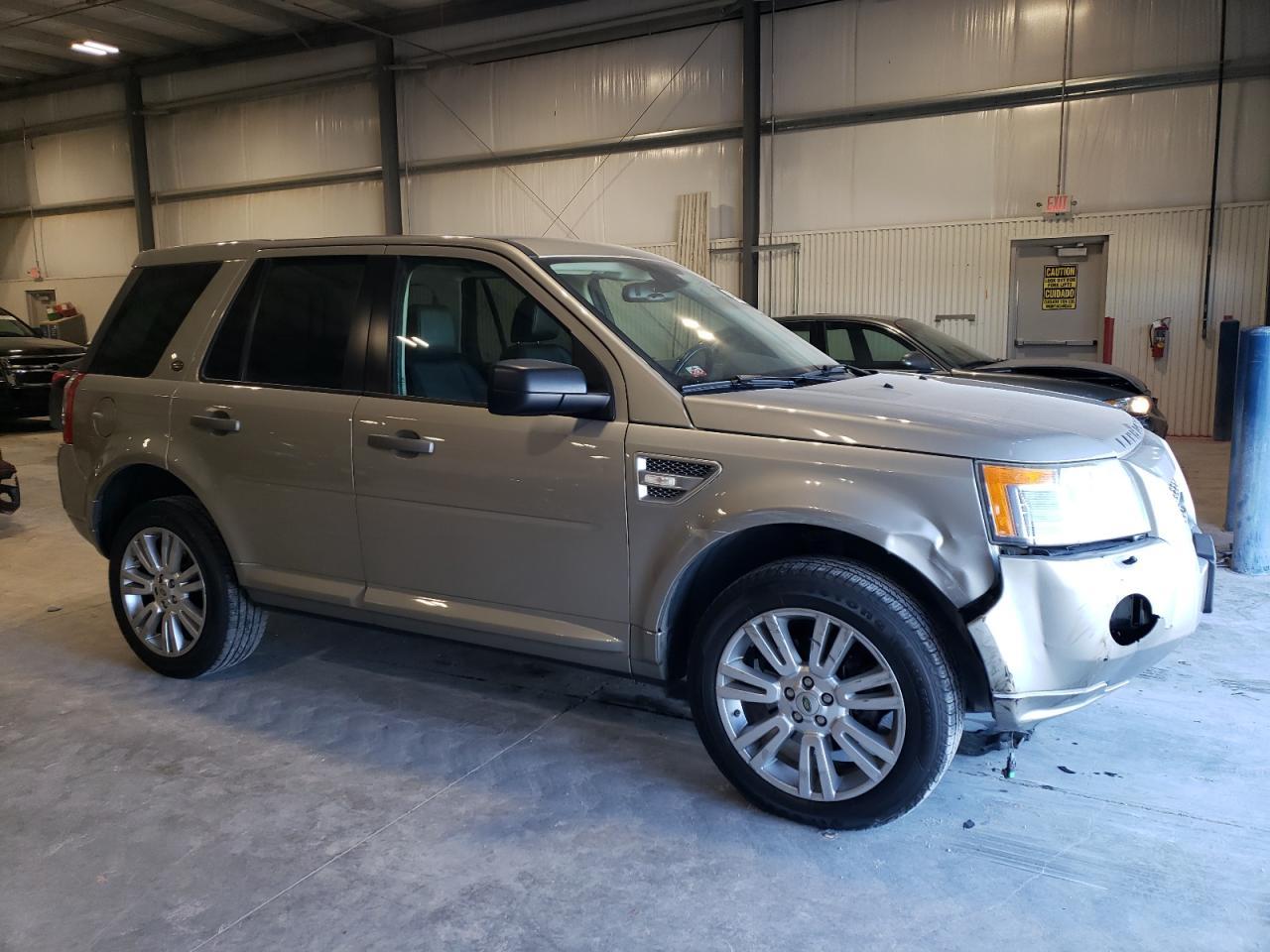 2010 Land Rover LR2 - Image 4