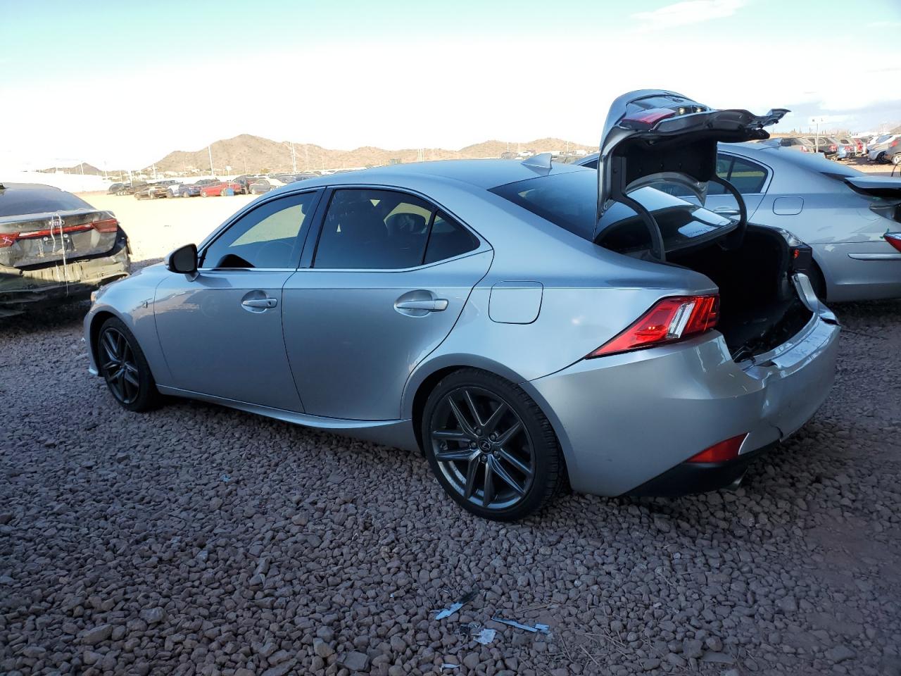 2016 Lexus IS - Image 2