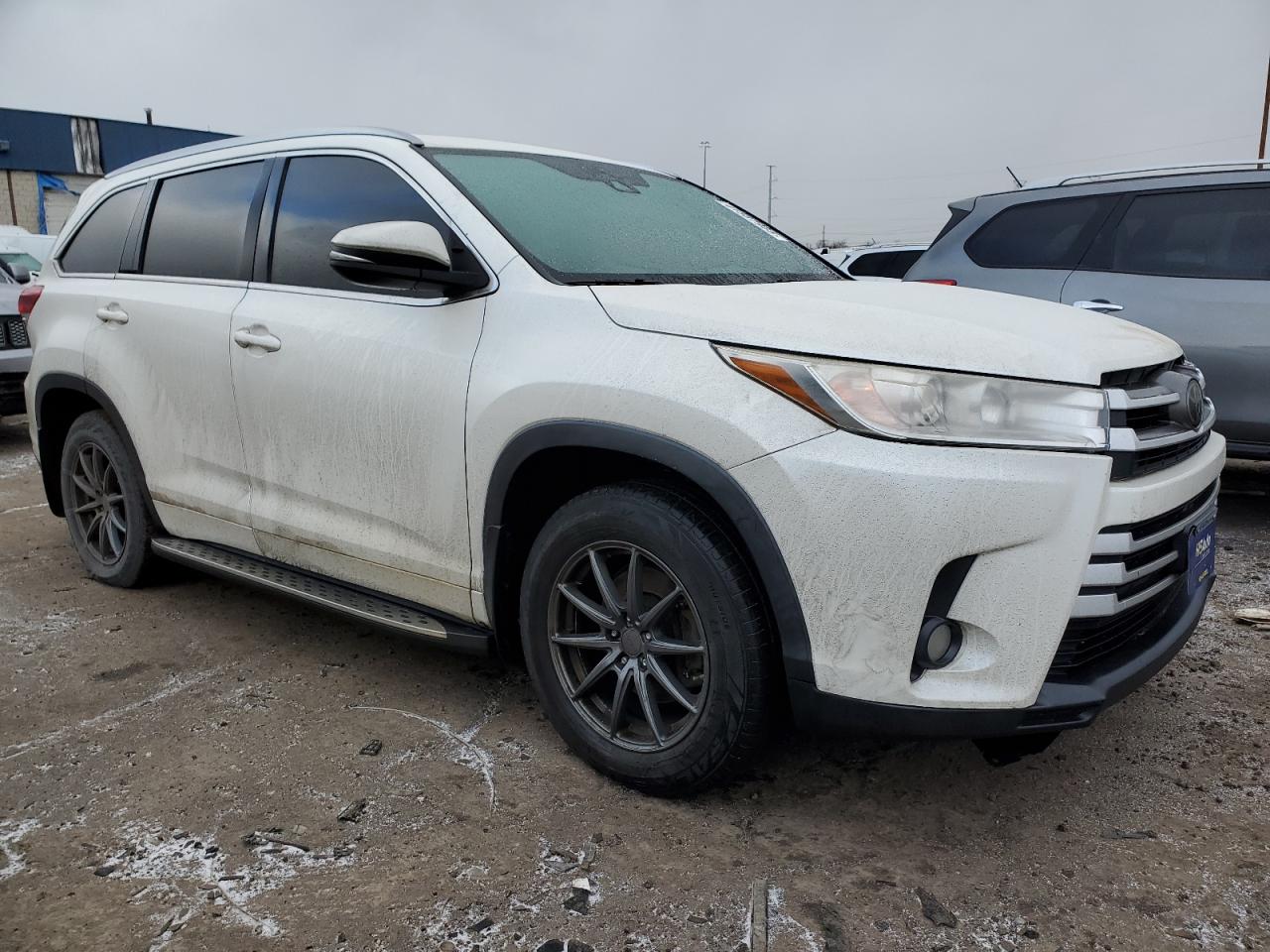 VIN 5TDKZRFH3JS531028 2018 TOYOTA HIGHLANDER no.4