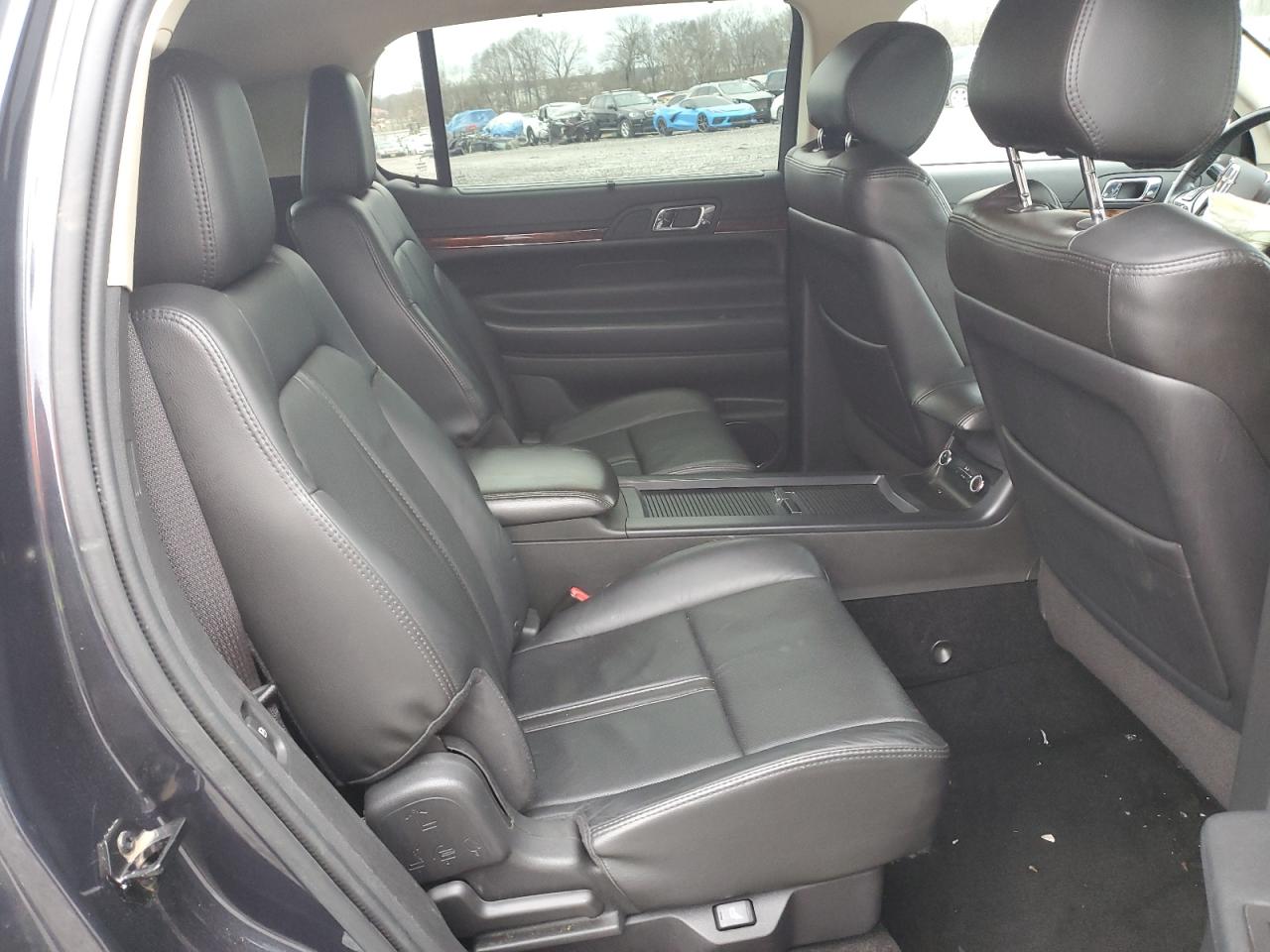 2014 Lincoln MKT - Image 11
