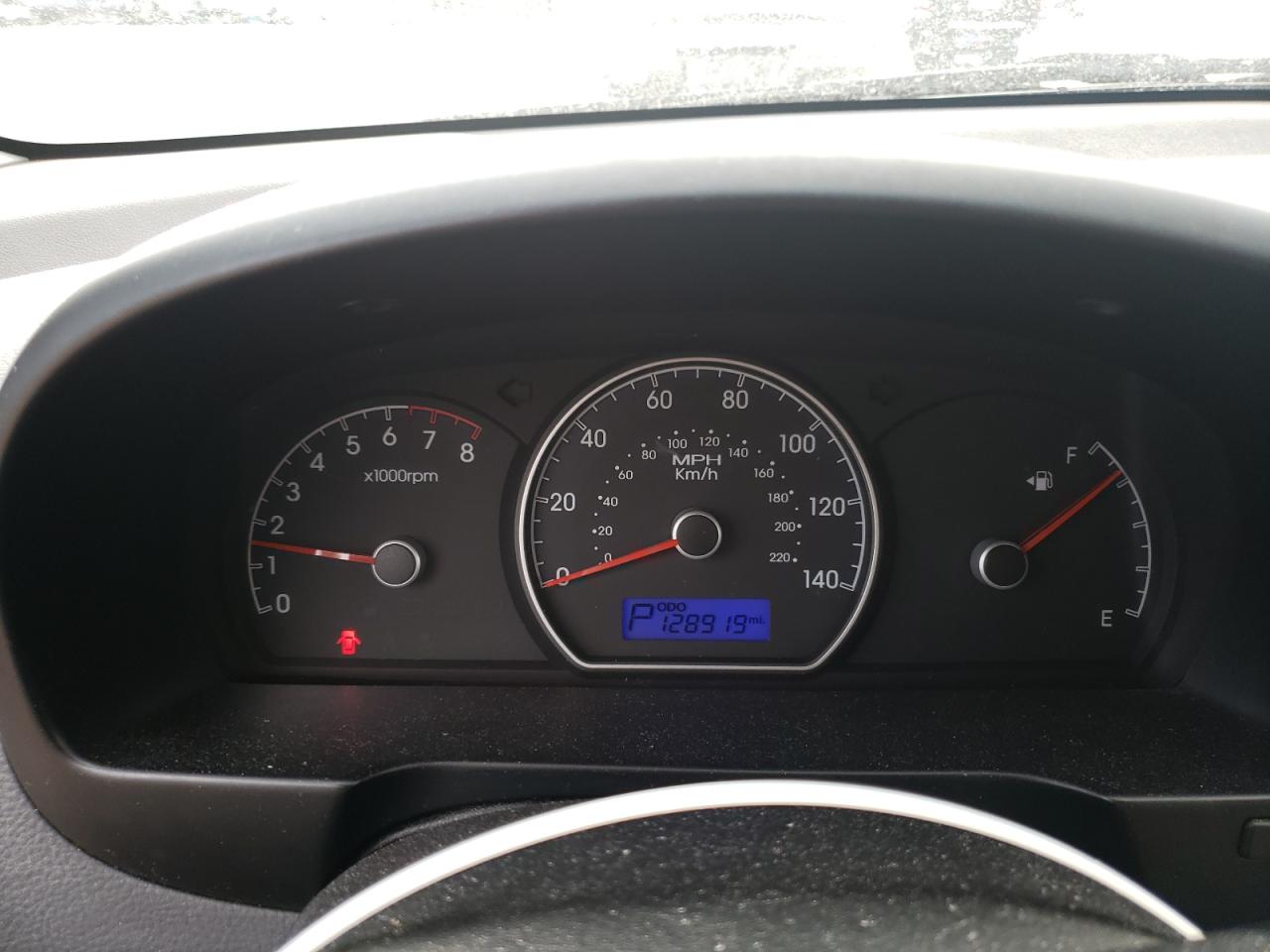 2010 Hyundai Elantra - Image 9