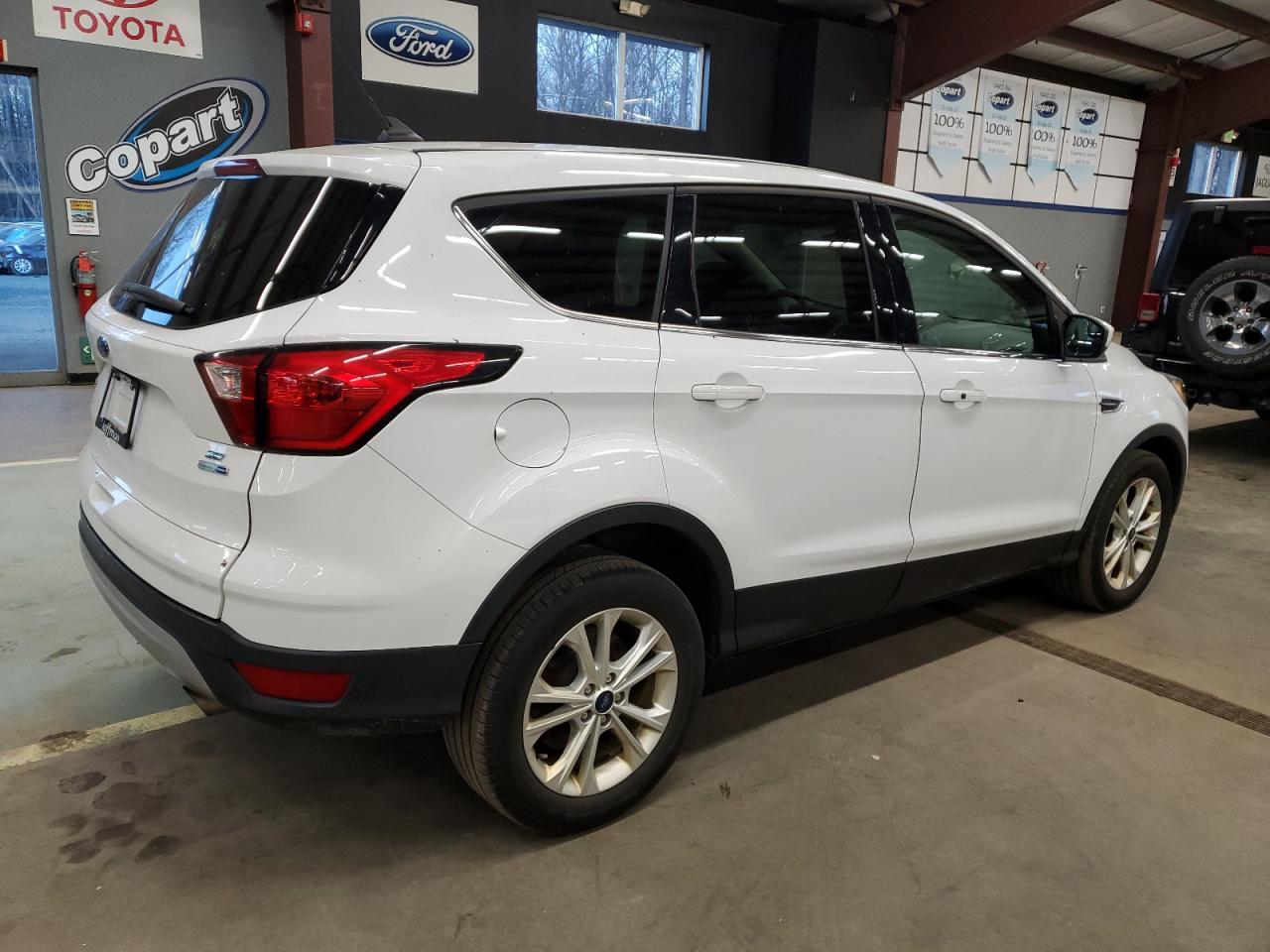 VIN 1FMCU9GDXKUA57067 2019 FORD ESCAPE no.3