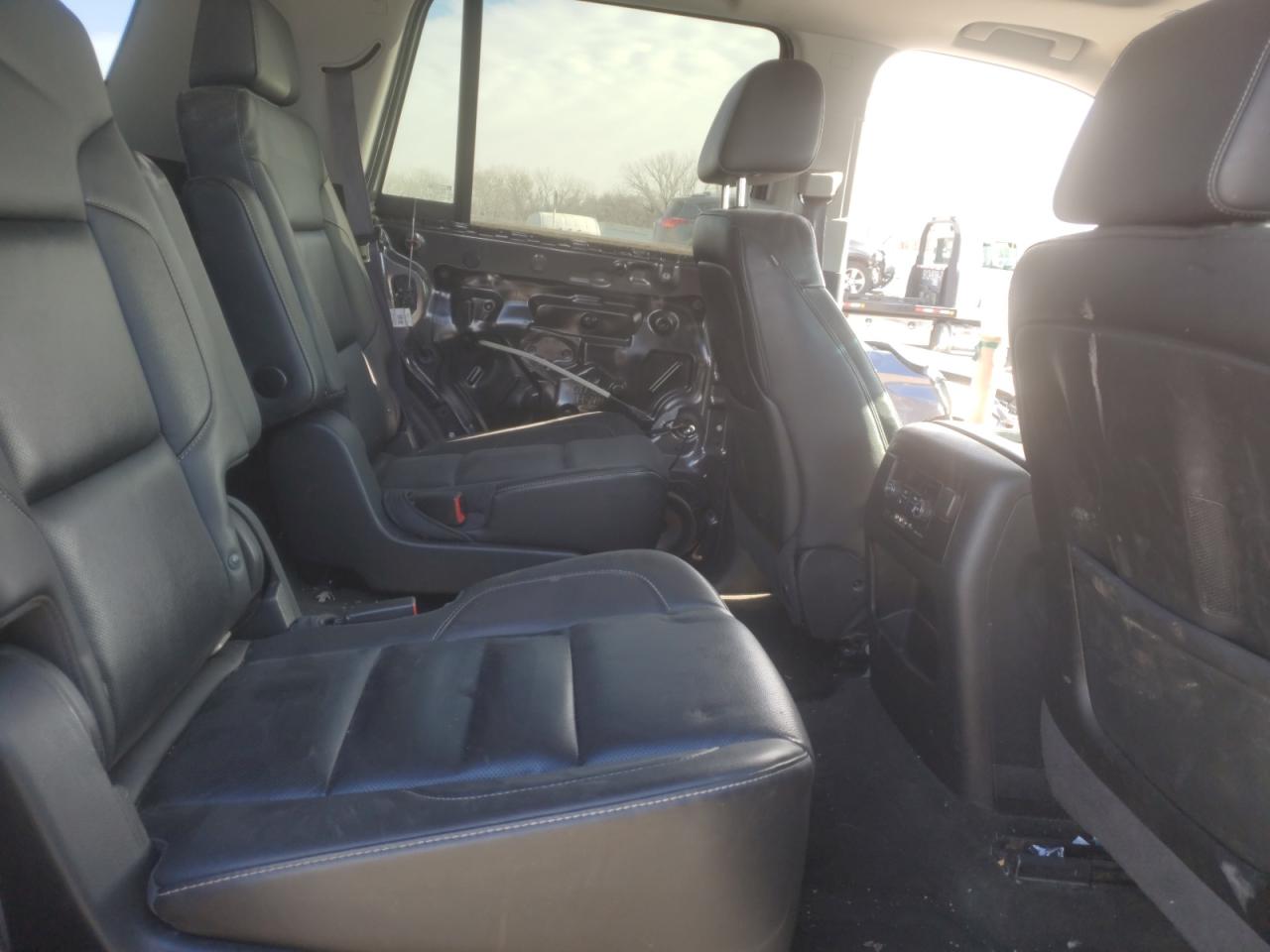 2016 GMC Yukon - Image 11