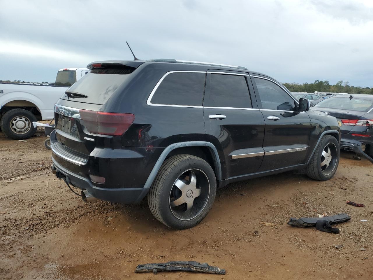 2011 Jeep Grand Cherokee - Image 3