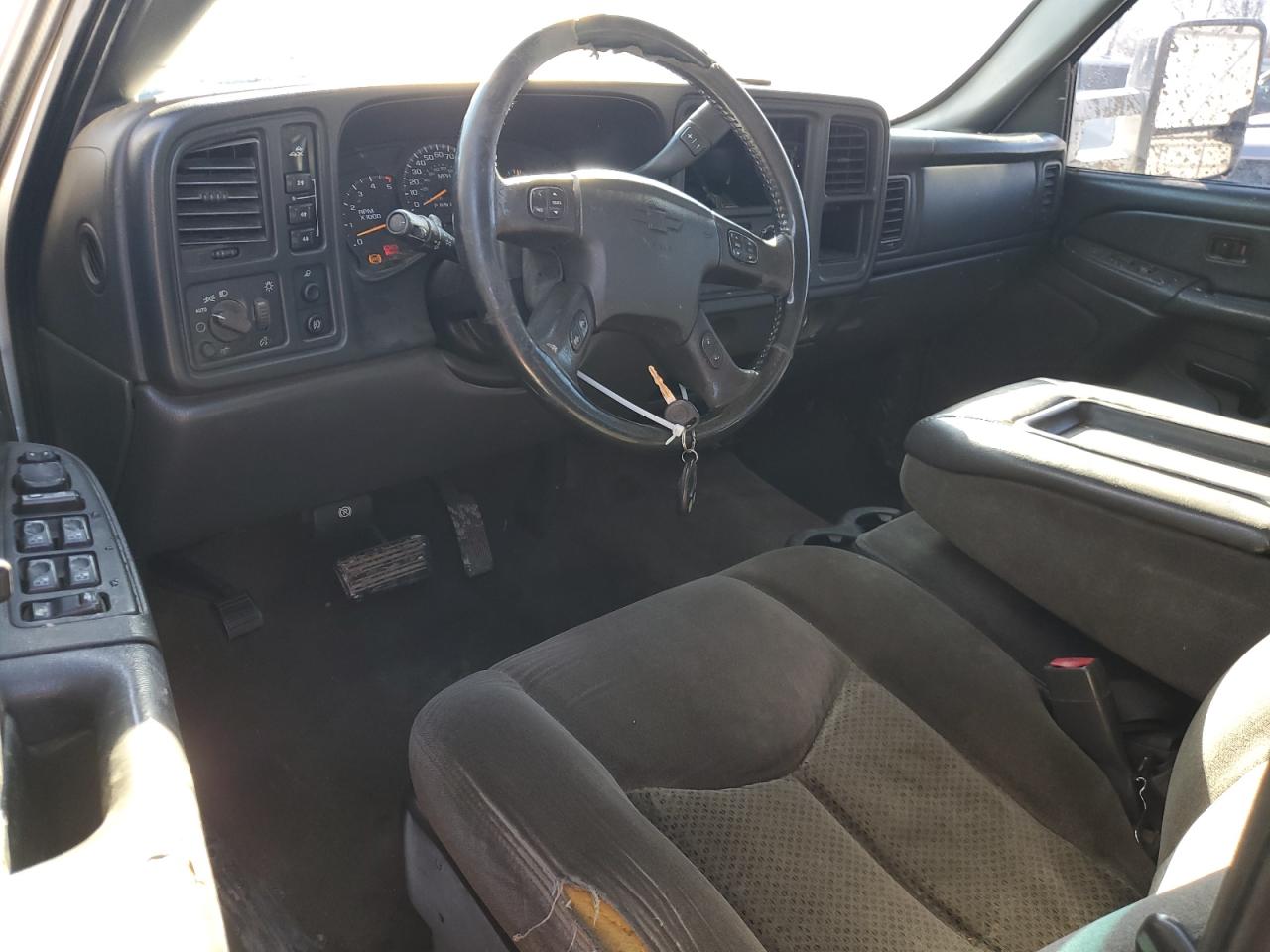 2007 Chevrolet Silverado - Image 8