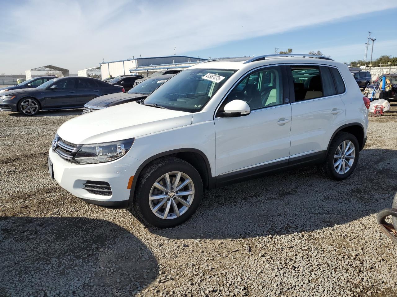 VIN WVGRV7AX7HW508337 2017 VOLKSWAGEN TIGUAN no.1