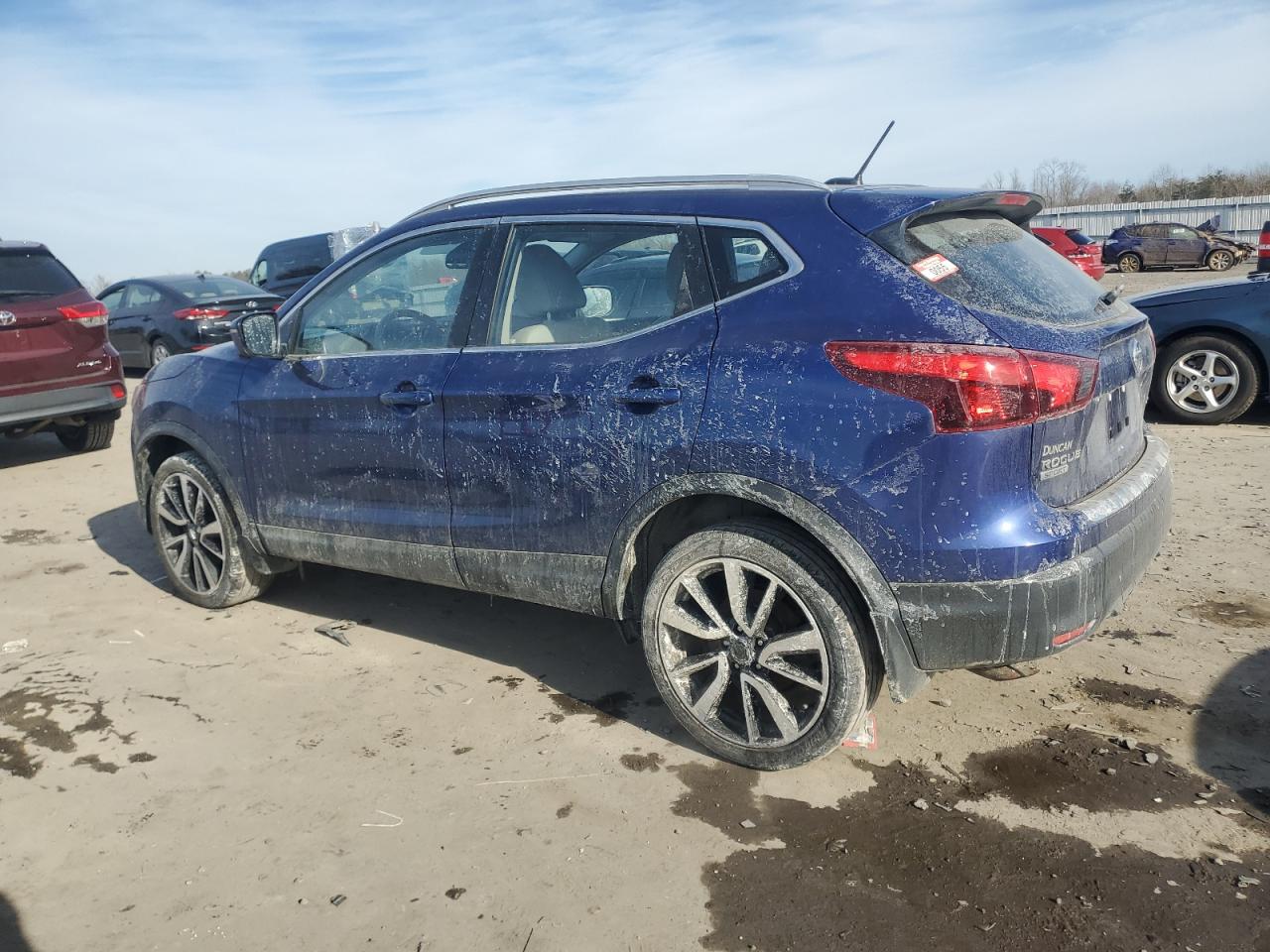 2018 Nissan Rogue - Image 2