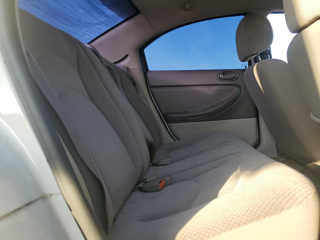 2005 Chrysler Sebring - Image 10