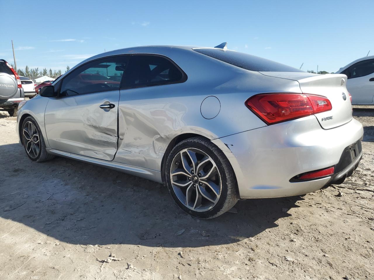 2016 Kia Forte - Image 2