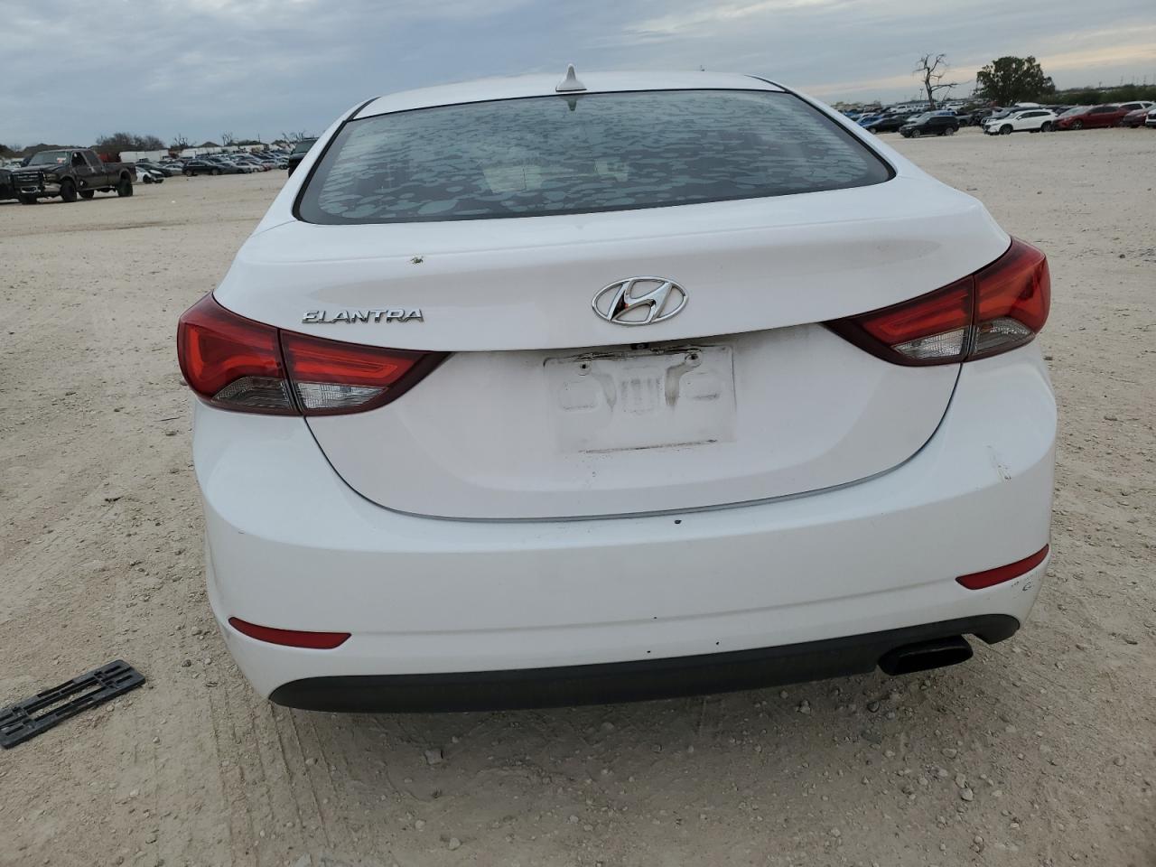 2015 Hyundai Elantra - Image 6