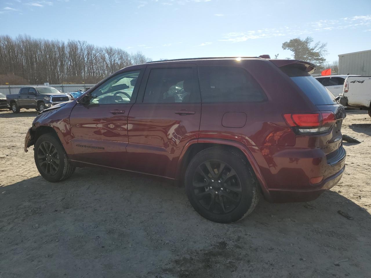 2018 Jeep Grand Cherokee - Image 2