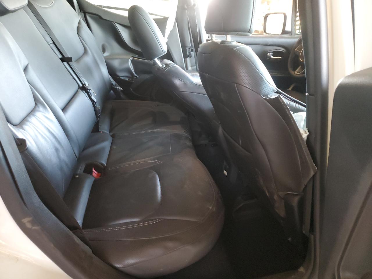 2016 Jeep Renegade - Image 11