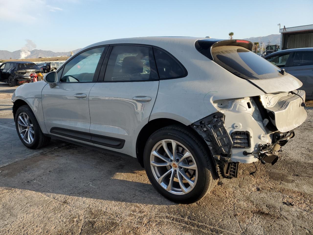 2024 Porsche Macan - Image 2