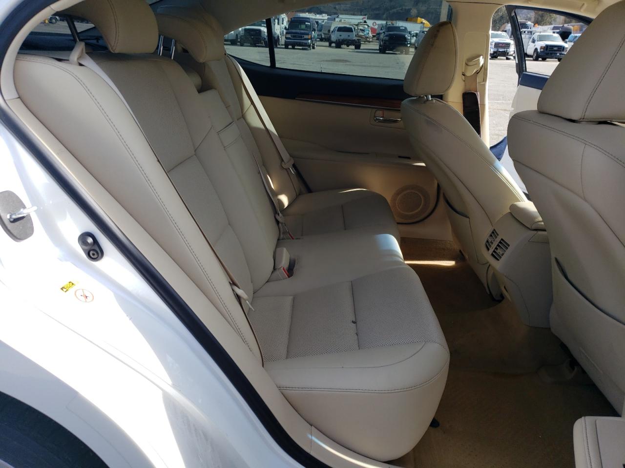 2014 Lexus ES - Image 10