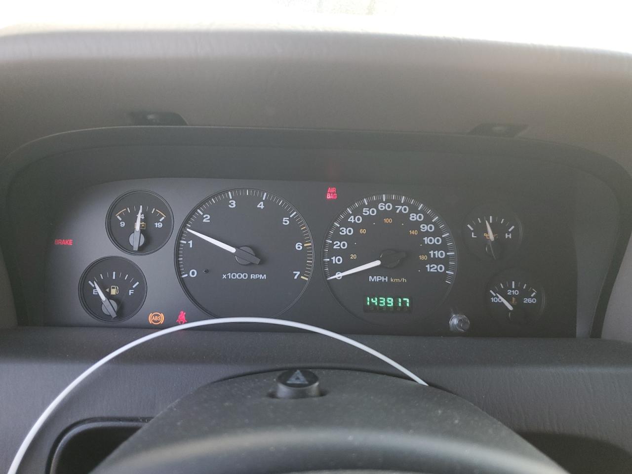 2002 Jeep Grand Cherokee - Image 9