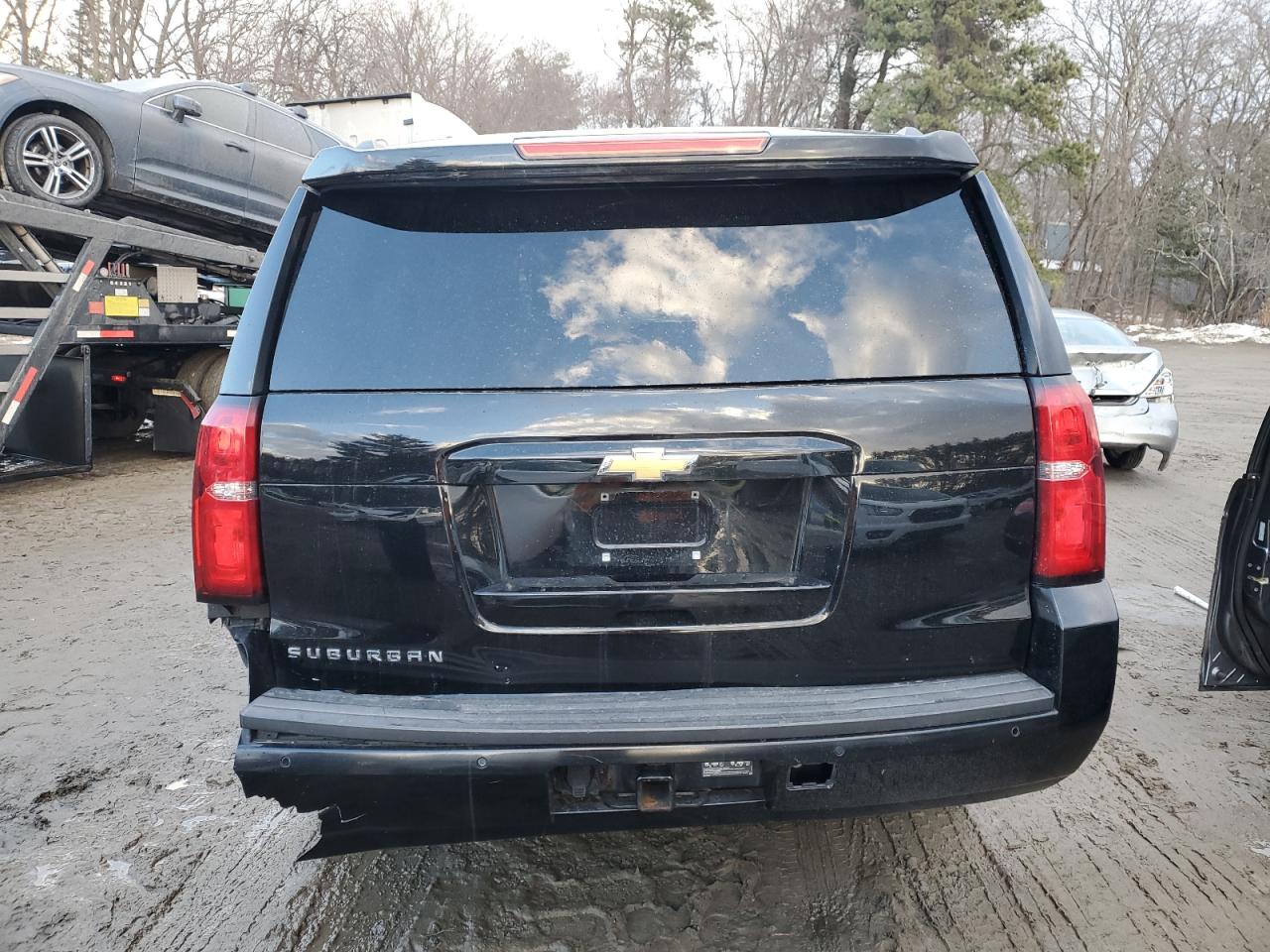 2015 Chevrolet Suburban - Image 6