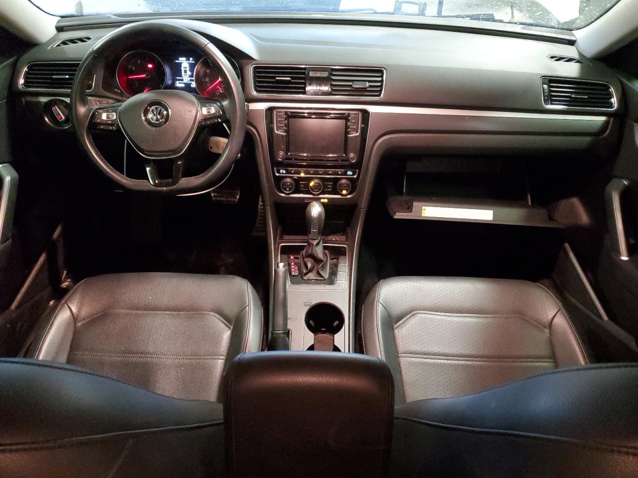 2018 Volkswagen Passat - Image 8