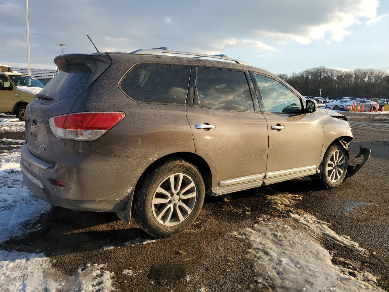 2015 Nissan Pathfinder - Image 3