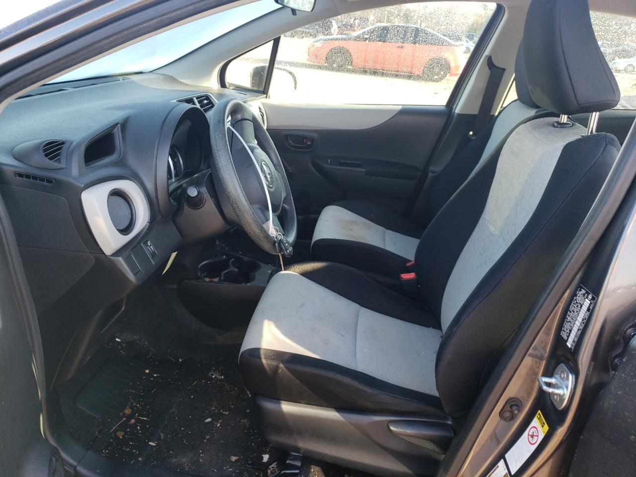 2012 Toyota Yaris - Image 7