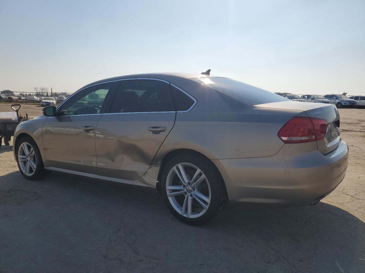 2015 Volkswagen Passat - Image 2