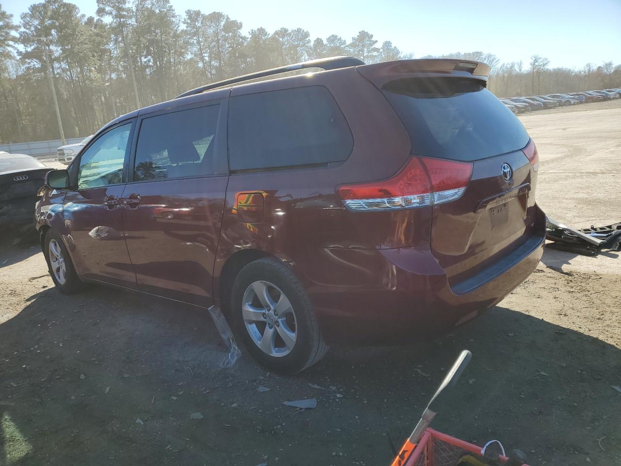 2013 Toyota Sienna - Image 2