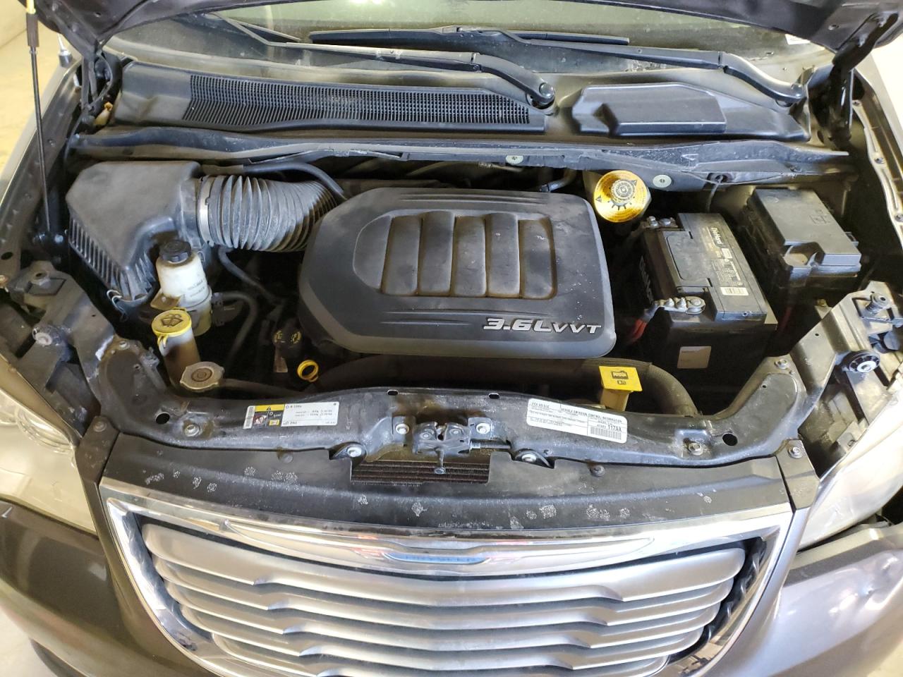 2015 Chrysler Town & Country - Image 12